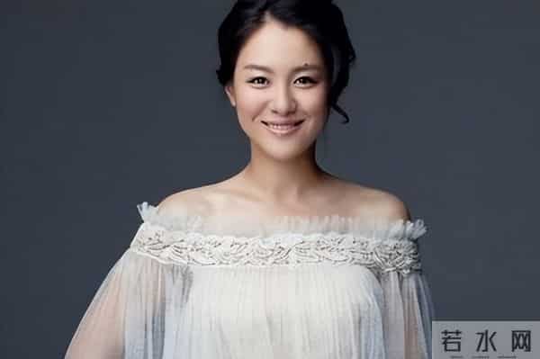 49岁的容颜是岁月留下来的风韵，果然有的人年纪越大越漂亮