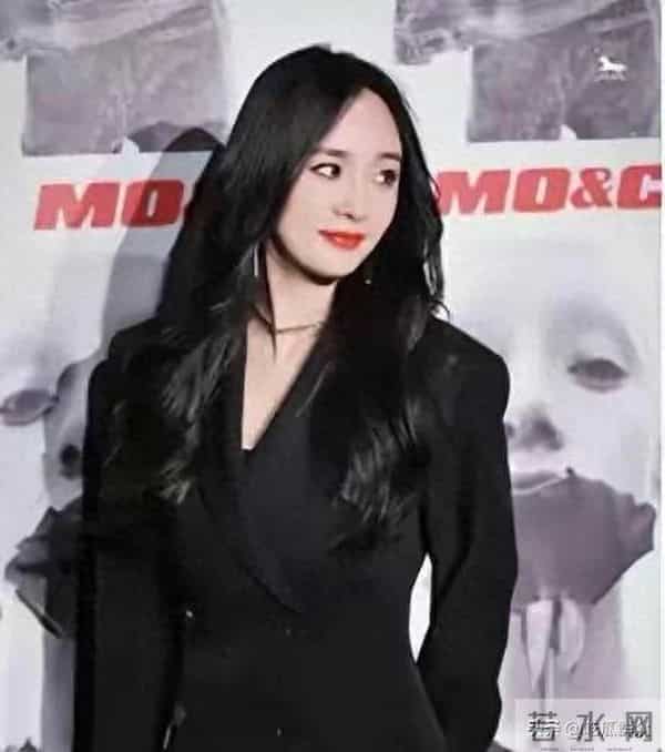 杨幂凭香港火灾后的特殊举动圈粉无数，口碑暴增连刘恺威都没料到