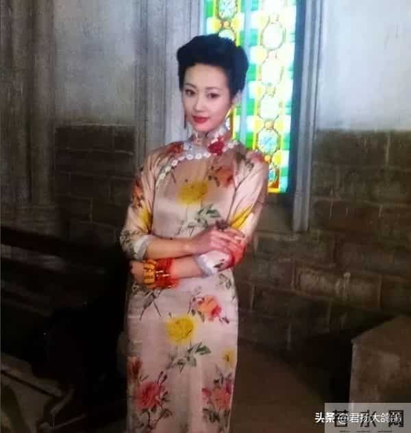 原来他俩是夫妻，官宣结婚不到两个月，她就演《大生意人》再翻红