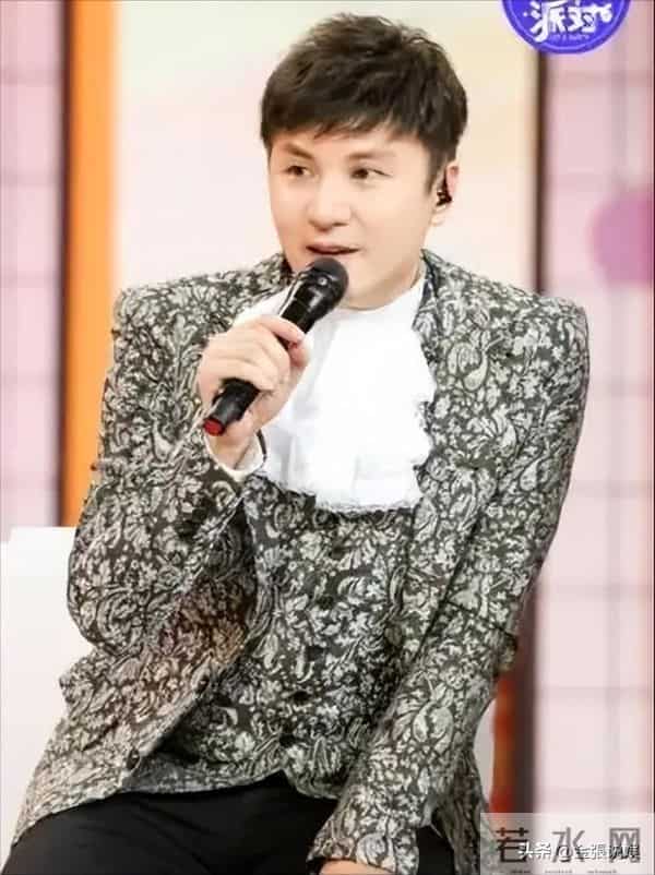 上海主持人朱桢现状：和二婚妻子生俩娃，47岁转型当俱乐部老板