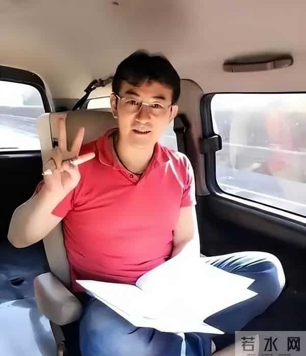 山东演员李洪涛：61岁发福认不出，爱吃甜食，和圈外妻子低调生活