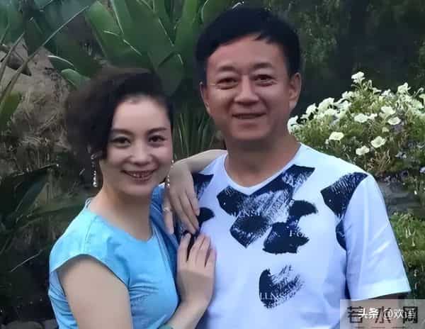 “性骚扰”事件6年后，如今朱军“活”成了普通人，妻子默默支持