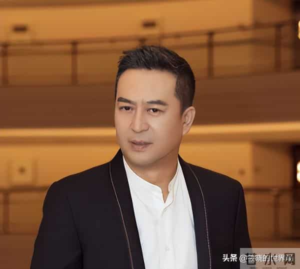 离婚传闻真相大白1年后，55岁张嘉益近况曝出，一点也不让人意外