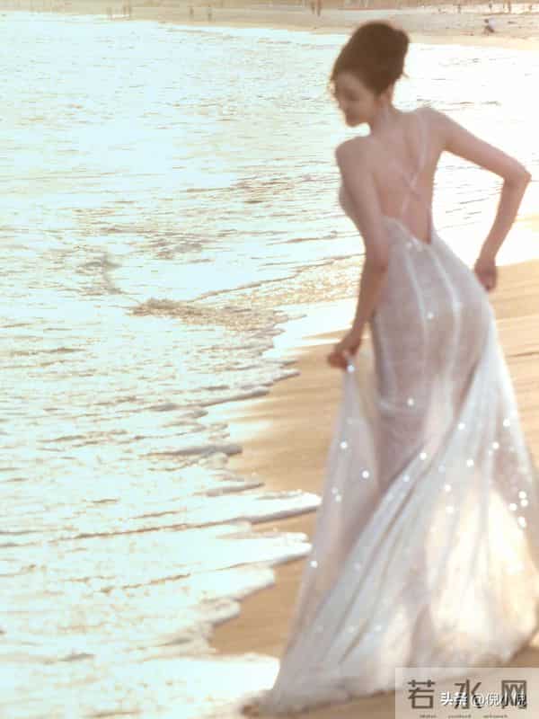 张天爱也太美了！透视吊带裙，身材婀娜多姿