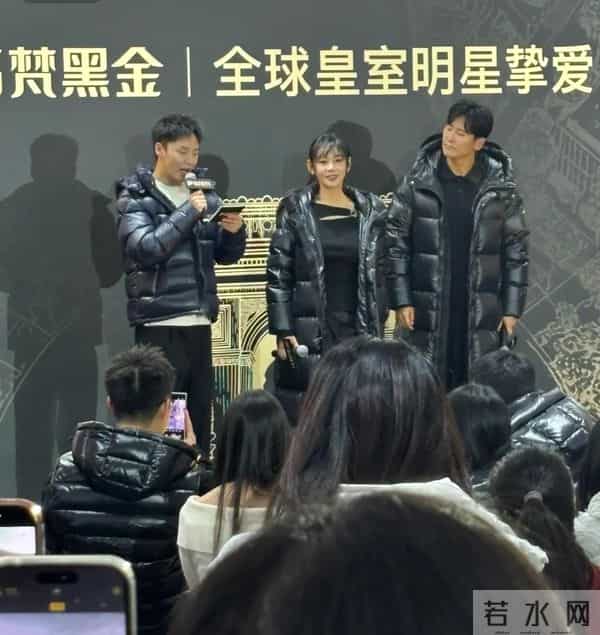 秋瓷炫、于晓光夫妇合体亮相北京，秋瓷炫发型太潦草，颜值下滑