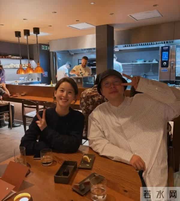 章泽天杜海涛英国一起吃饭，拍照！