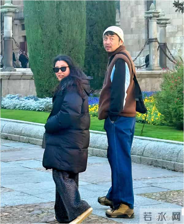 在西班牙偶遇雷佳音，他现实生活中还蛮高的，看起来也挺帅的！