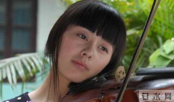 她是胡歌深爱、刘烨难忘的女人，受央视力捧多年，至今没能走红