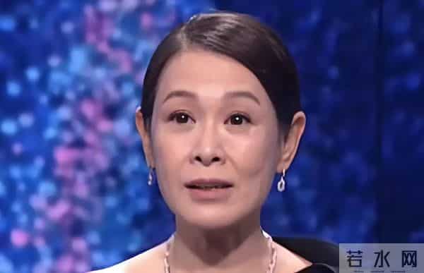 56岁刘若英断崖式衰老，生图曝光变小老太太，脸上无肉气色差