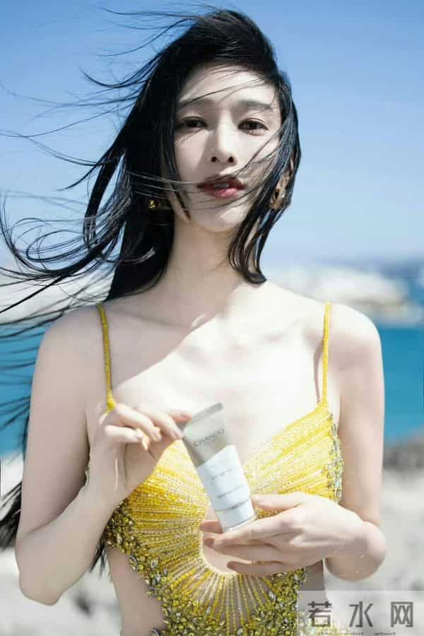 蛇蝎美人张俪终于火了 裸背骨感 身材修长曼妙 腰臀比一绝