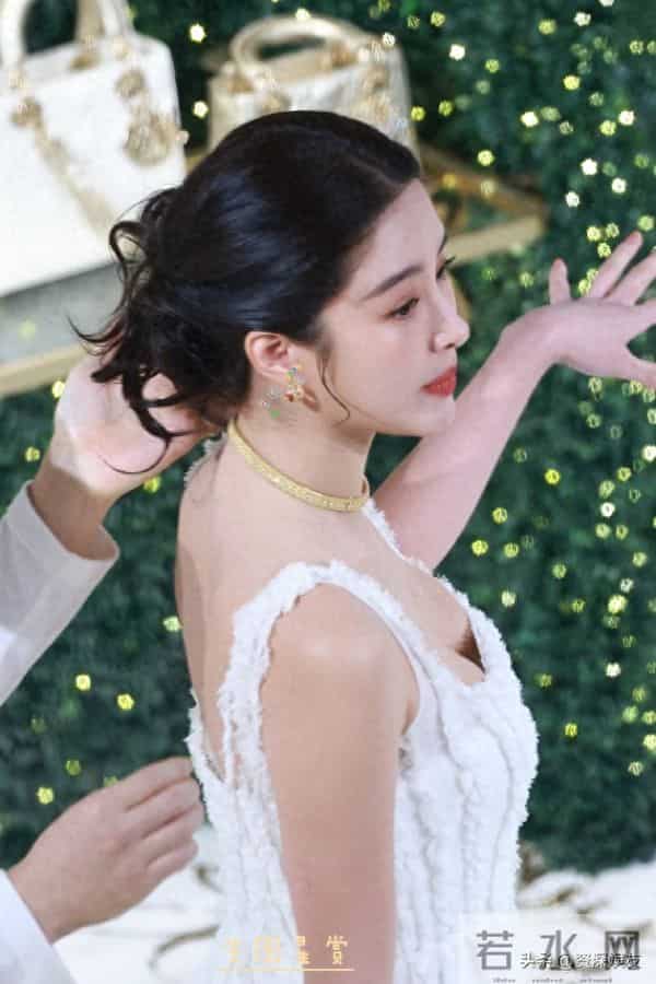 杨采钰的气质真的绝了，骨子里透着妩媚女人味