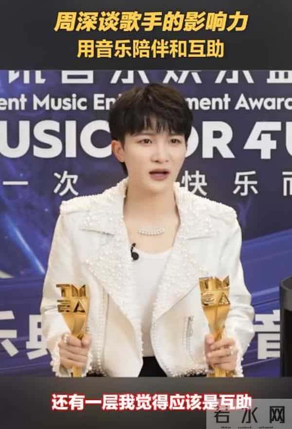 一场生日，戳穿了58岁那英的江湖地位，周深确实一个字都没说错