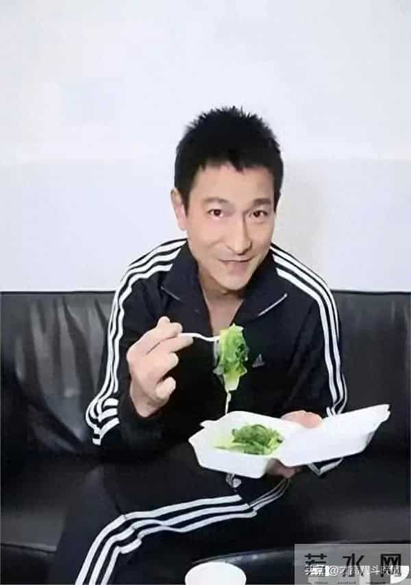 62岁刘德华晒一日三餐，网友：太狠了，难怪看起来像40岁