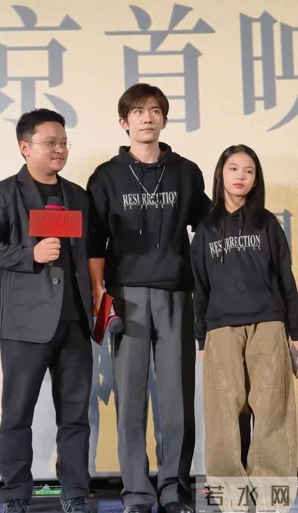 易烊千玺抬头的那一瞬间，好像看到了星爷的影子，一样的孤独感