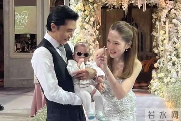 正面照曝！邱泽、许玮宁爱儿Ian「神复制老爸美人尖」　继承妈混血神颜萌翻