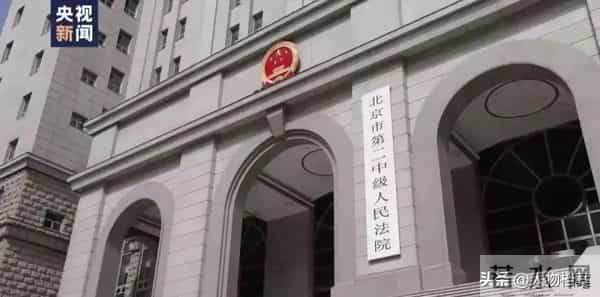 诈骗14亿，看到金条法拉利被拍卖，才懂王丽坤夫妇的生活有多奢靡