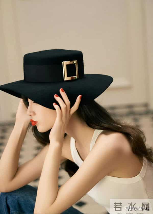 杨颖｜时尚女帝，复古摩登，优雅与曼妙留驻身畔，尽数体现。