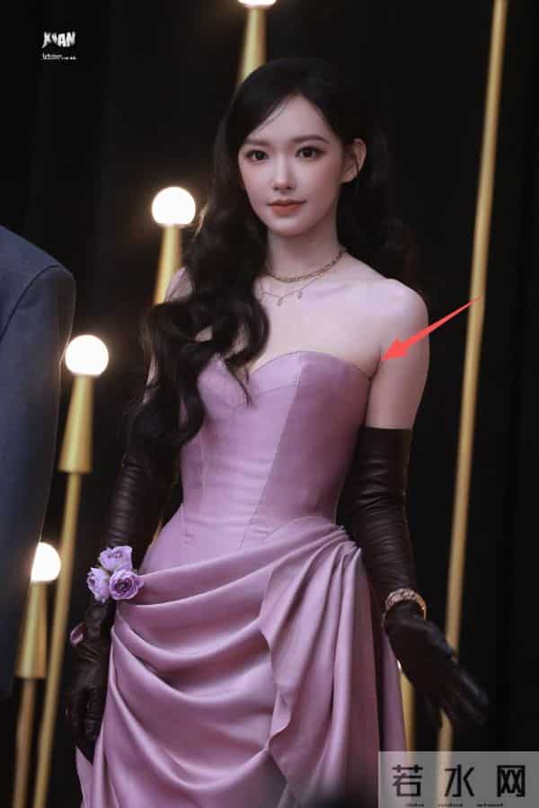 厦门红毯“见光死”，宋轶副乳尴尬，高圆圆皮松肉垮，王丽坤脸胖