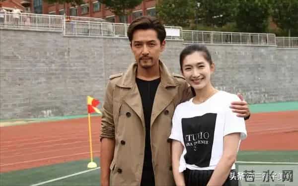 与富豪海外产子真相大白6个月，39岁江疏影露面，近照曝光大变样