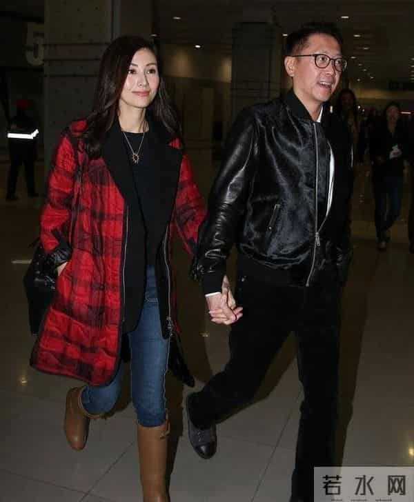 靠妹妹李嘉欣介绍，嫁给十亿富豪的李嘉明，一家人都不是省油的灯