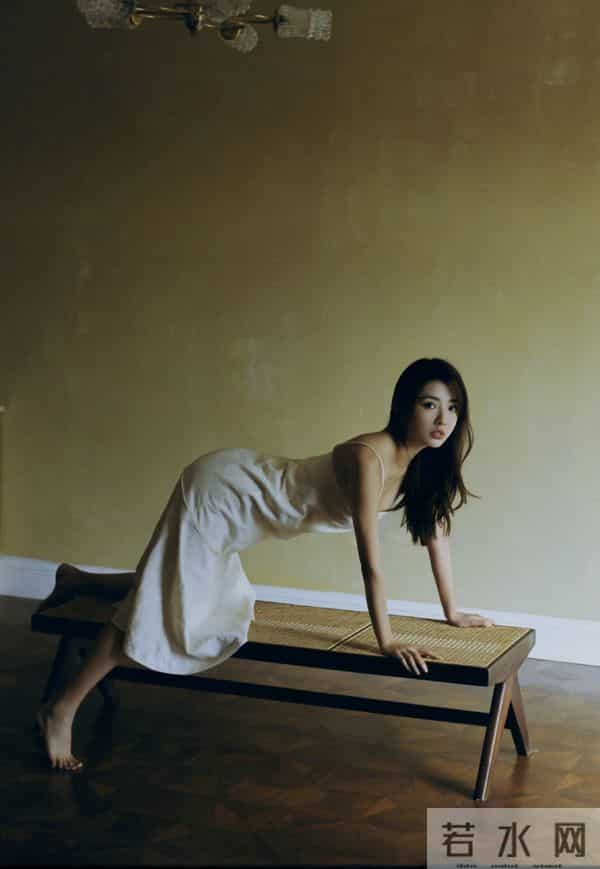 美女演员，刘芮侨的美脚