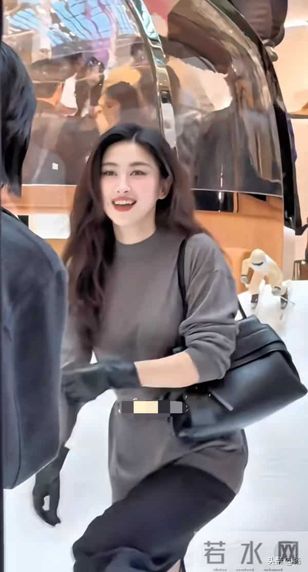 澳门偶遇朱珠，好明艳动人的一张脸！集风情万种，优雅知性于一身