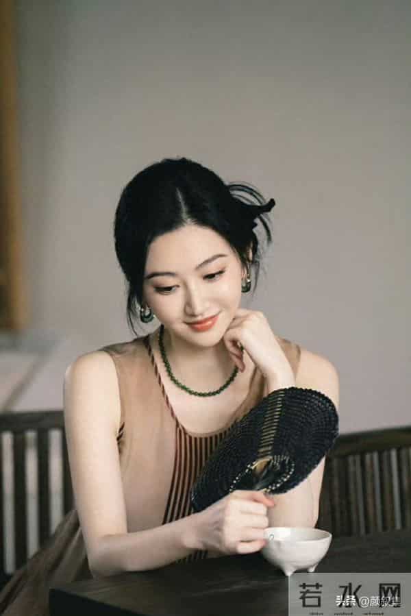 景甜这组图，把东方美拿捏得恰到好处！