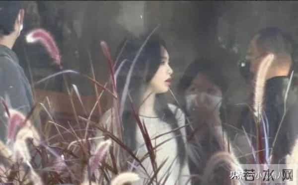 唐嫣复工照片曝光：肉眼可见的疲惫感，苹果肌和眼袋肿的不像话