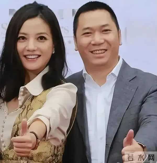 赵薇复出梦碎，前夫表弟被捕，离婚真相藏不住了！