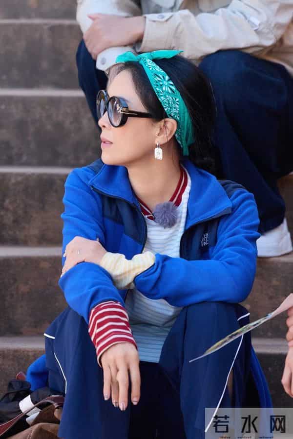 一场生日，戳穿了58岁那英的江湖地位，周深确实一个字都没说错