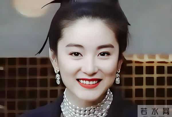 71岁的林青霞：活成了女性都向往的样子，金庸说她美是百年难遇