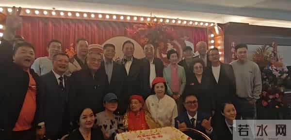 “老舅妈” 嫩娘：住老家上海，100岁仍口齿伶俐，四世同堂很幸福