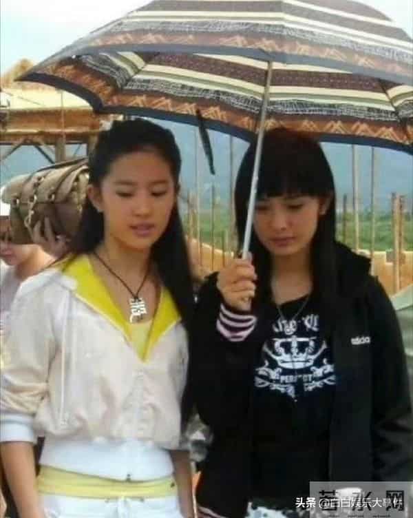 在那个没有ps的年代，杨幂和刘亦菲即便穿着运动服也美得好突出！