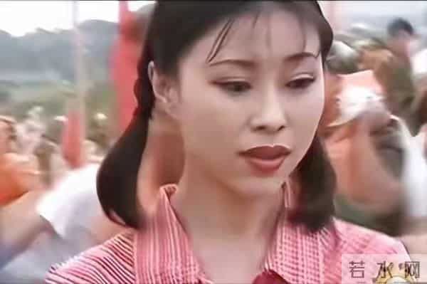 这位“9次登上春晚”，却被谣传嫁给大31岁高层