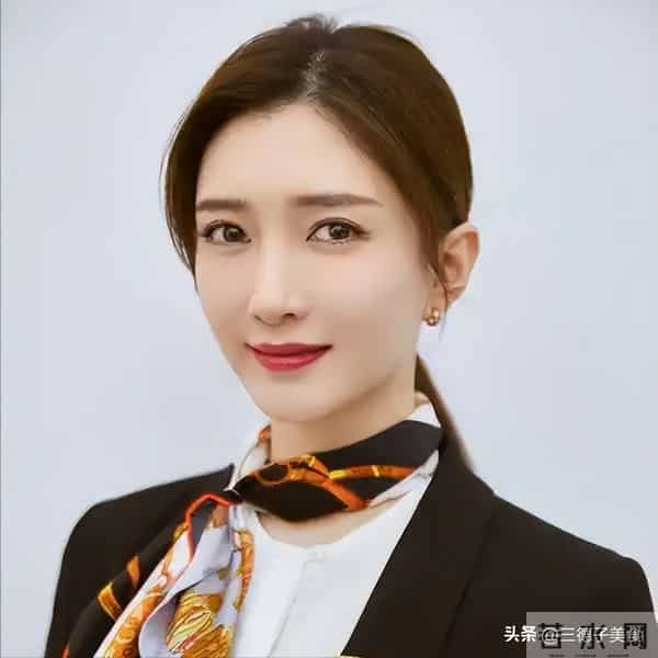 与富豪海外产子真相大白6个月，39岁江疏影露面，近照曝光大变样