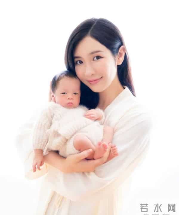 前TVB小花晒儿子满月照！结婚6年终如愿生子，曾怕无工作不敢公开