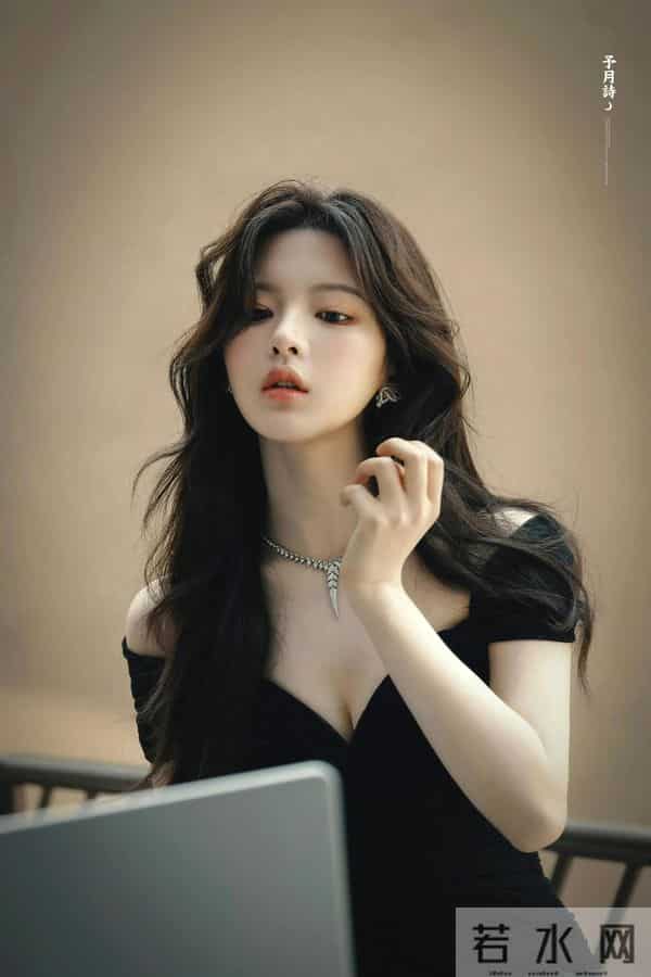 杨超越长大了，真好看