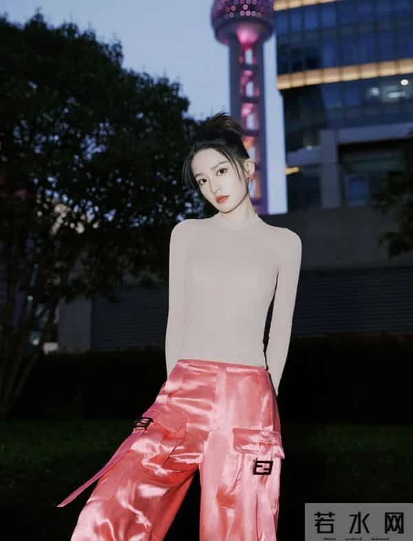 李沁 这腰是真细