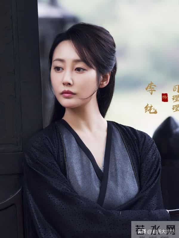 原来他俩是夫妻，官宣结婚不到两个月，她就演《大生意人》再翻红