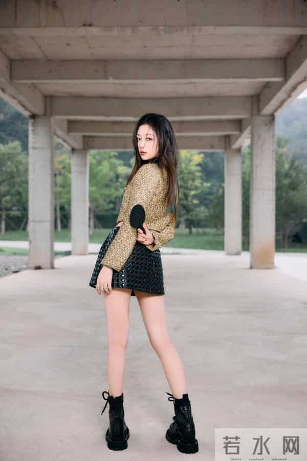 希林娜依高短裙秀美腿+小蛮腰