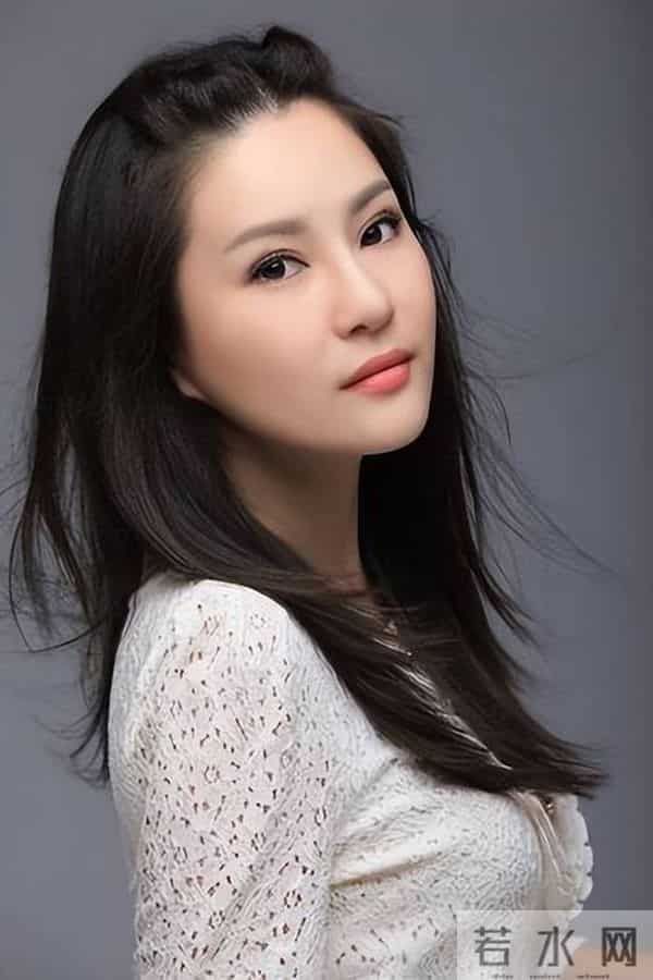 21年前抛弃侯耀文，转身嫁给师侄戴志诚的袁茵，如今活成了这样