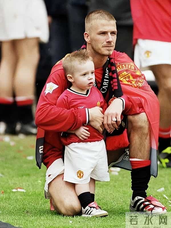 贝克汉姆3个儿子都没遗传高颜值，只有女儿像他，脸蛋漂亮皮肤白