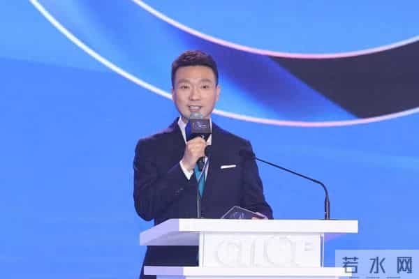 康辉人民日报撰文：人人都有“麦克风”，专业价值该如何具体体现？