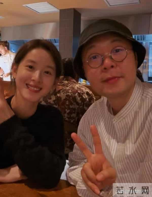 章泽天和杜海涛在英国聚餐，两个人看起来关系挺好的