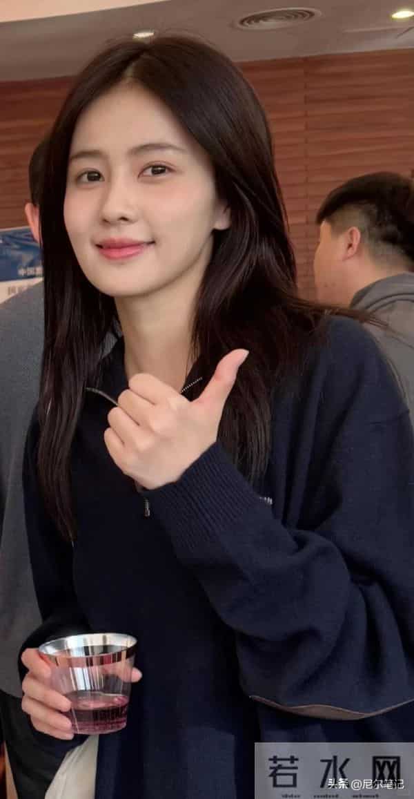 广电总局镜头好真实，31岁白鹿最新状态：素颜美上热搜，艳压杨颖