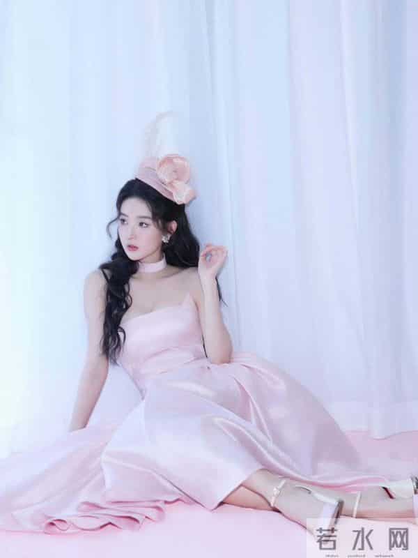 王玉雯抹胸粉粉嫩嫩