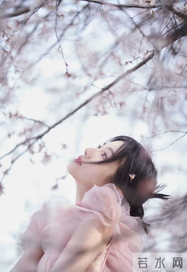 李兰迪粉色桃花下纱裙唯美