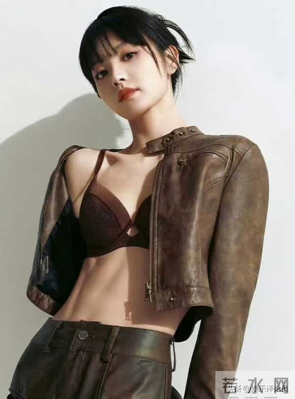 田曦薇 内衣代言写真 青春脚步跃动 活力四射的身影 美胸呼之欲出 瘦而