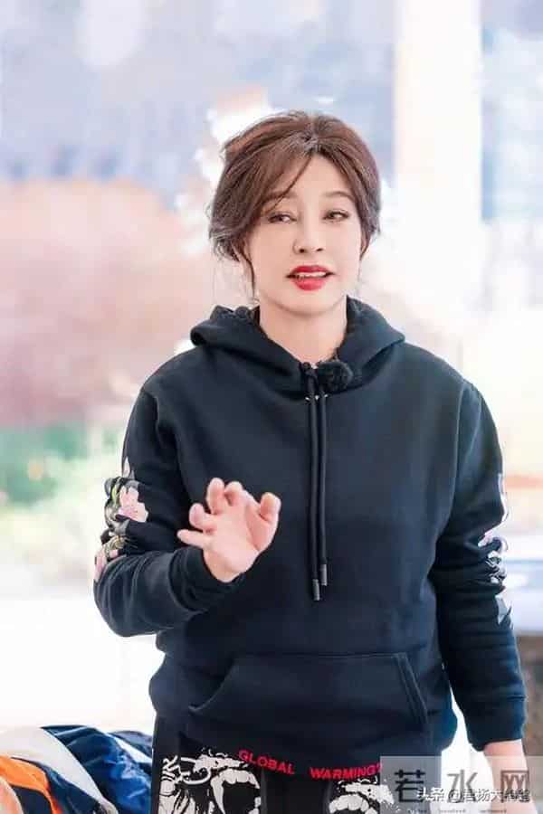 五个影后三个不生孩子？她们年过半百，背后的原因太通透