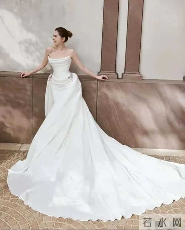 邱泽许玮甯3个月儿子正脸曝光，腿长惊人 目测能长到1米8